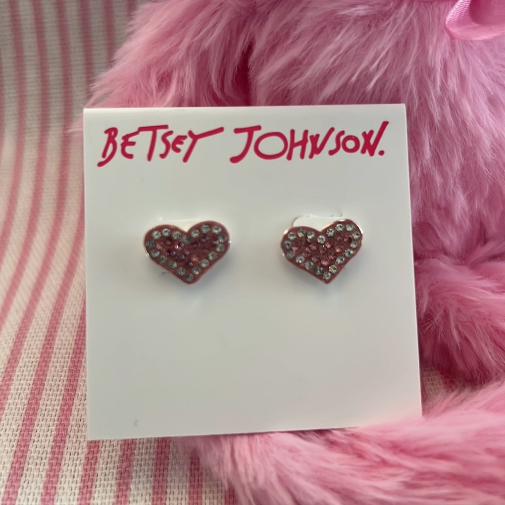 💗 Betsy Johnson Heart Pierced Earrings, NWT, Retails $26, Pink/White Crystals